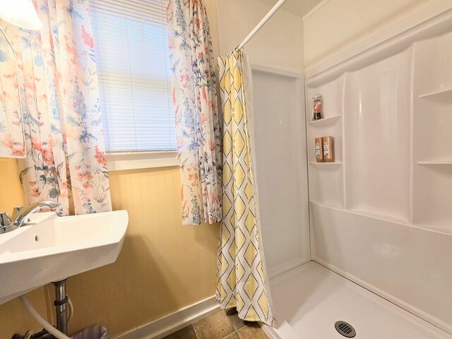 Image 7 for #05 - Lakefront Two Bedroom Cottage- Pet Friendly