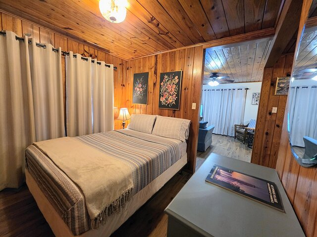 Image 12 for #07 - Lakeview One Bedroom Cabin-Pet Friendly