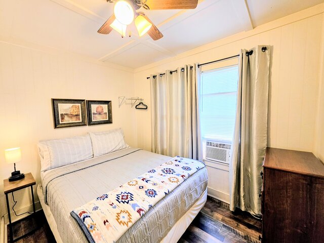 Image 14 for #05 - Lakefront Two Bedroom Cottage- Pet Friendly