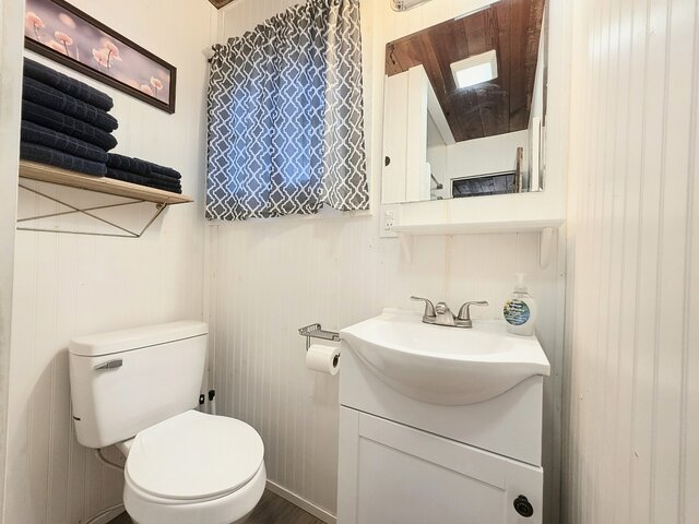 Image 21 for #09 - Large Lakeview One Bedroom- Pet Friendly