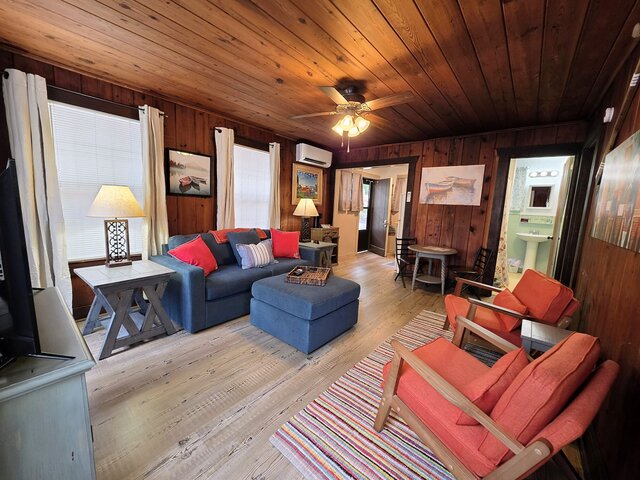 Image 14 for #04-Adorable Large 1 Bedroom Lakeside Cottage
