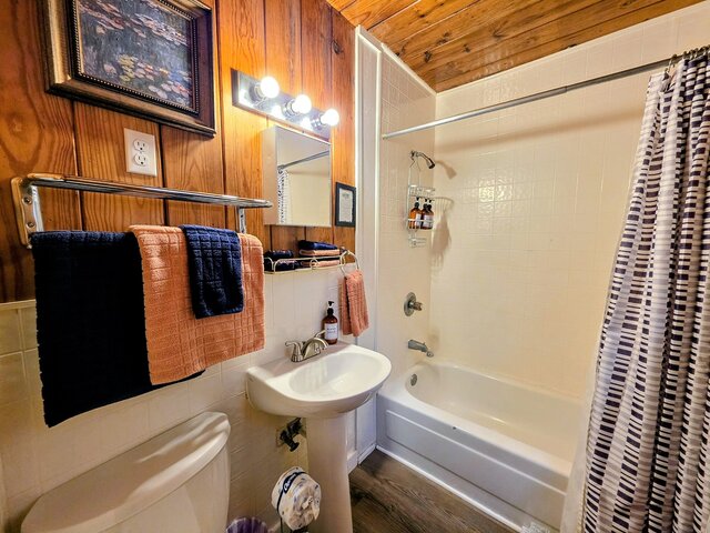 Image 13 for #07 - Lakeview One Bedroom Cabin-Pet Friendly