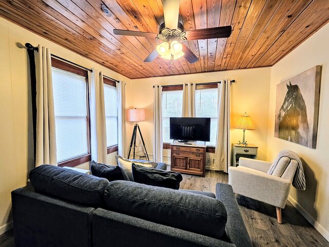 Image 1 for #08 - One Bedroom Lakeview Cabin-Pet Friendly
