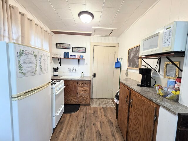 Image 20 for #09 - Large Lakeview One Bedroom- Pet Friendly