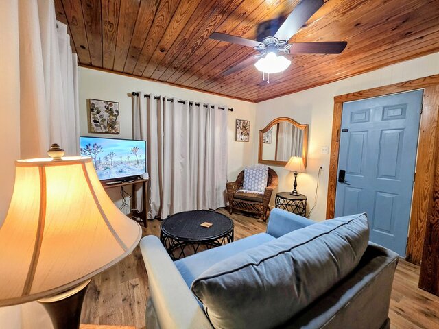 Image 2 for #07 - Lakeview One Bedroom Cabin-Pet Friendly