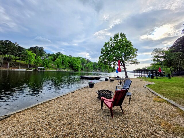 Image 1 for #04-Adorable Large 1 Bedroom Lakeside Cottage