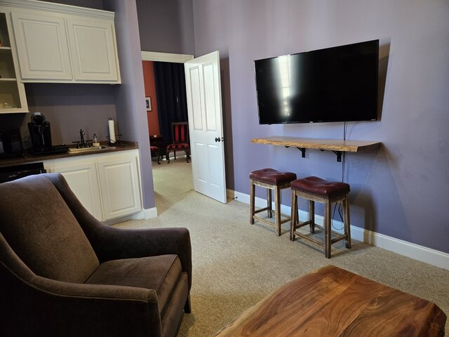 Image 4 for Empress Suite