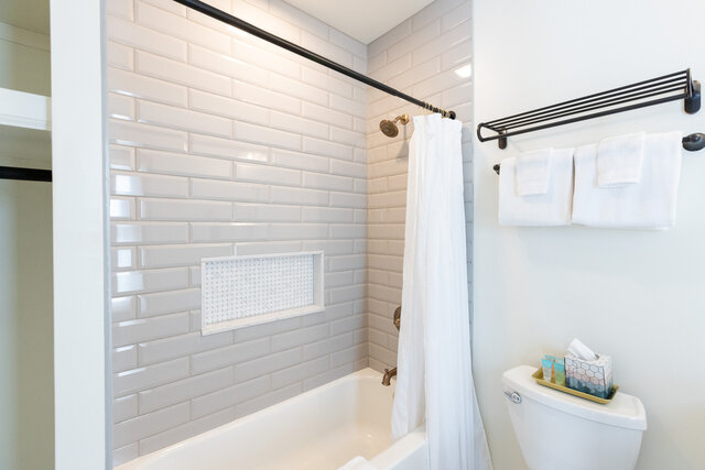 Image 6 for Rm 8, Cal-King Premier River View, 2nd Floor