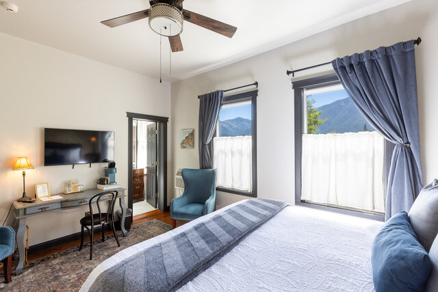 Image 2 for Rm 2, Cal-King Premier River View, 1st Floor