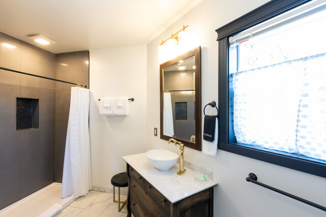 Image 8 for Rm 11, Cal-King Premier River View, 2nd Floor