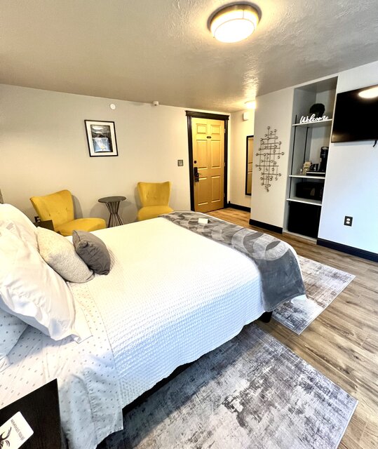 Image 2 for Rm 5, ADA Queen Room, 1st Floor