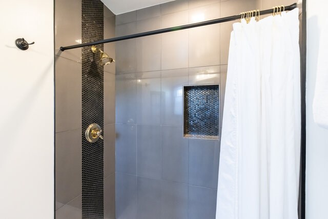 Image 9 for Rm 11, Cal-King Premier River View, 2nd Floor