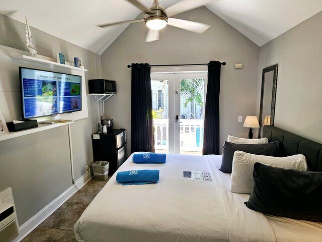 Image 3 for 29B Queen Size Bed