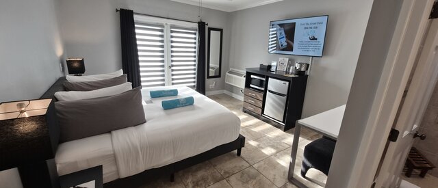 Image 2 for 43 King Size Bed