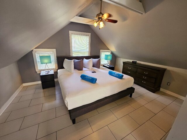 Image 3 for 33 King Size Bed