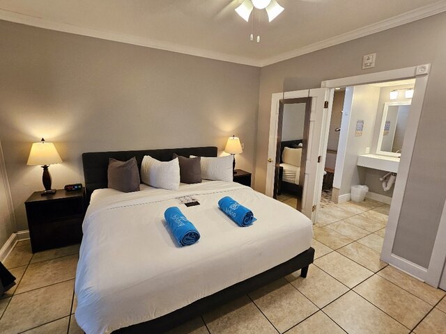 Image 2 for 41 King Size Bed