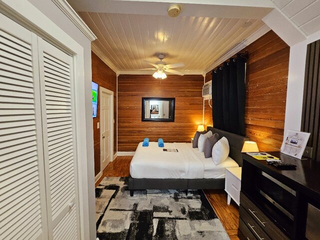 Image 2 for 27C Queen Size Bed