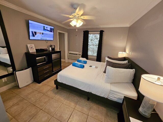 Image 5 for 31 King Size Bed