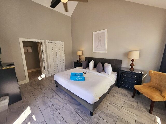 Image 4 for 26 King Size Bed