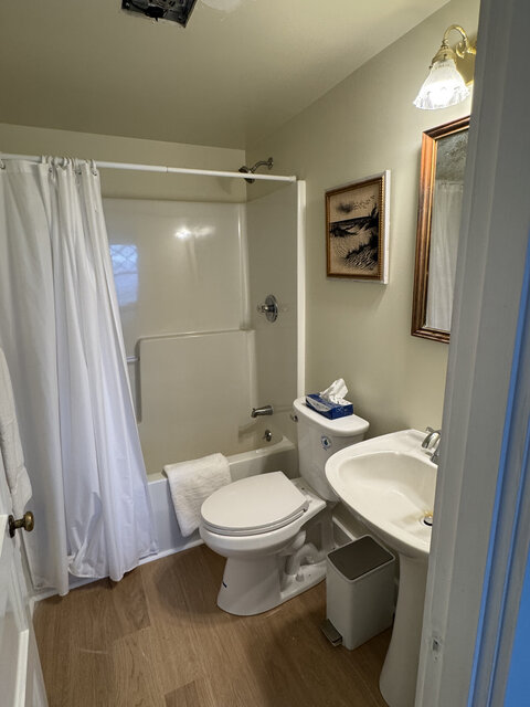 Image 4 for Inn 1: 2nd Floor (King)