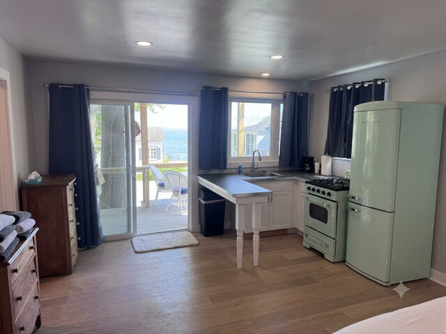 Image 2 for Cottage 3: Ocean View w/NEW deck (King + Queen)