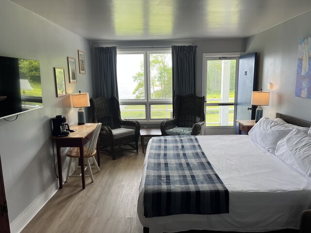 Image 1 for Oceanfront 25: 2nd Flr (King)