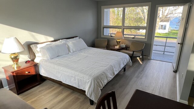 Image 1 for Oceanview 12: 1st Floor (1 King)