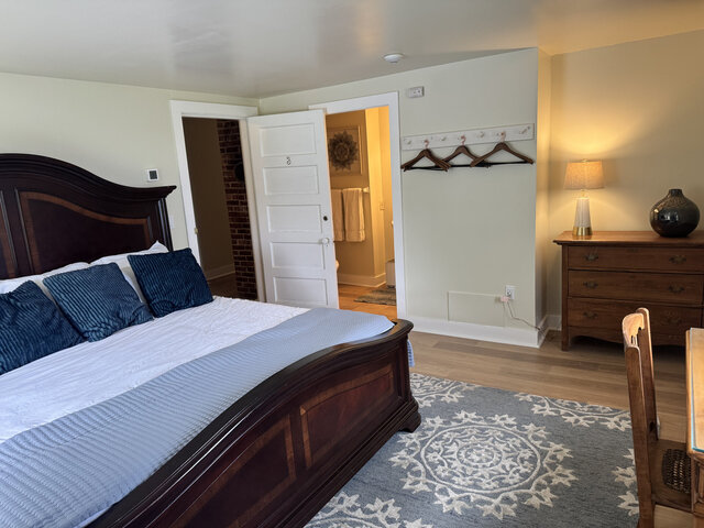 Image 8 for Inn 3: 2nd Floor (King)