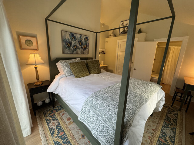 Image 1 for Inn 5:  2nd Floor (Queen 4-poster) - Private Deck