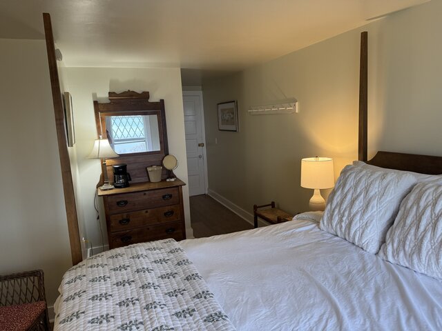 Image 5 for Inn 2: 2nd Floor Traditional (Queen)