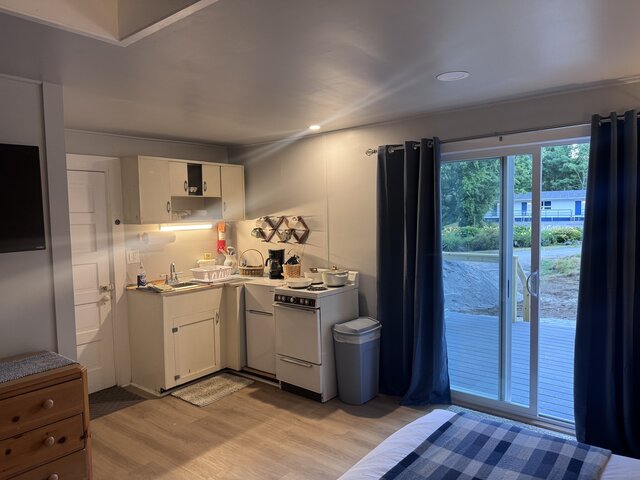 Image 3 for Cottage  1:  Oceanview Deck & Kitchenette (2 Qs)