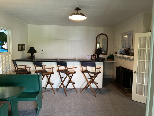 Image 18 for Inn 4: 2nd Floor (Queen 4-poster)