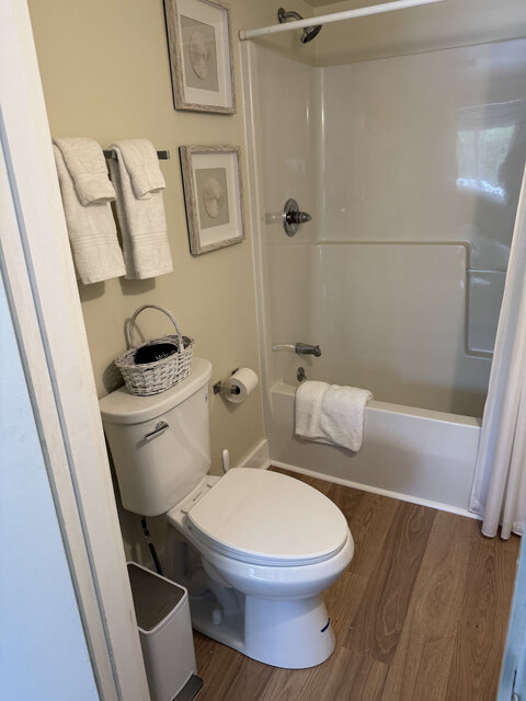 Image 4 for Inn 5:  2nd Floor (Queen 4-poster) - Private Deck