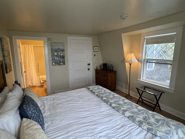 Image 6 for Inn 1: 2nd Floor (King)