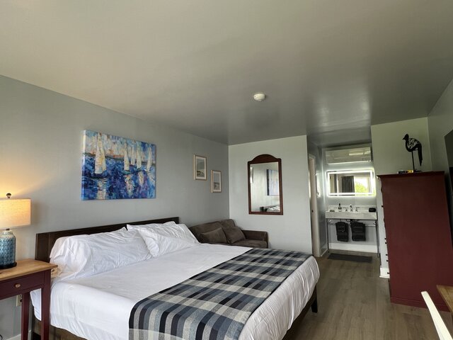 Image 6 for Inn 4: 2nd Floor (Queen 4-poster)