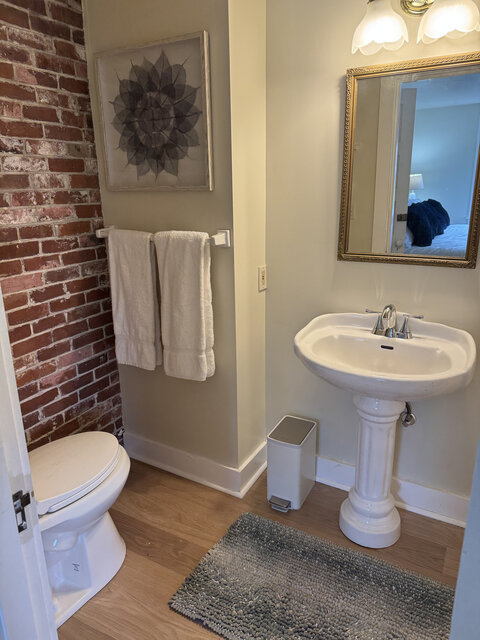 Image 4 for Inn 3: 2nd Floor (King)