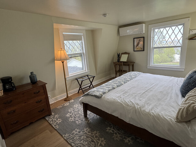 Image 5 for Inn 1: 2nd Floor (King)