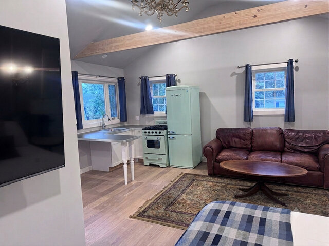 Image 5 for Cottage 2: The Crow's Nest (Upstairs  1 King)