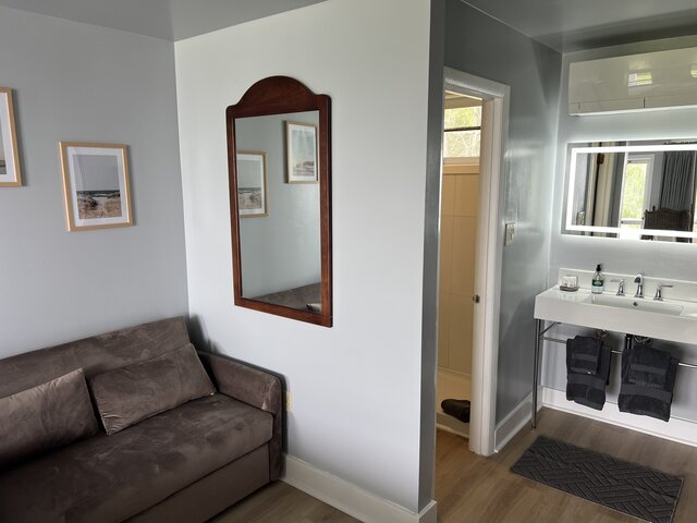 Image 4 for Inn 4: 2nd Floor (Queen 4-poster)