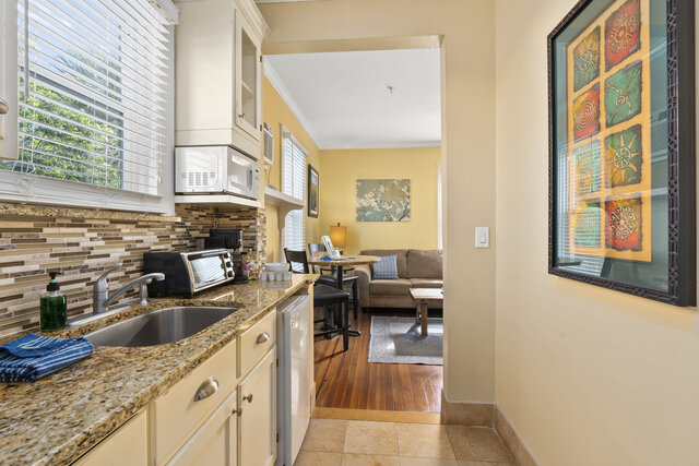 Image 6 for Room 11 (Deluxe Studio King)