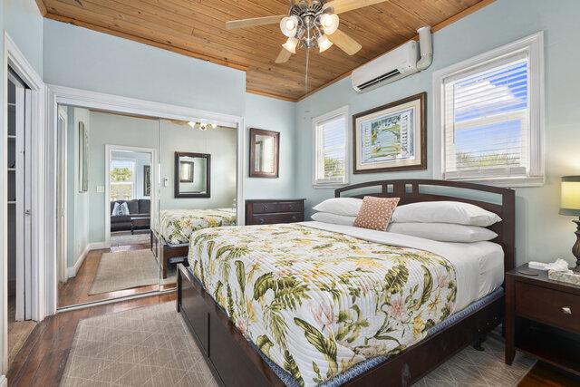 Image 4 for Room 8 (Luxury Suite King)