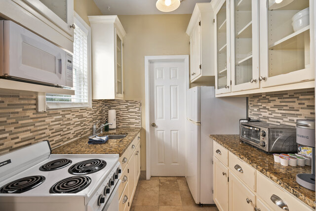 Image 5 for Room 12 (Luxury Suite Queen)