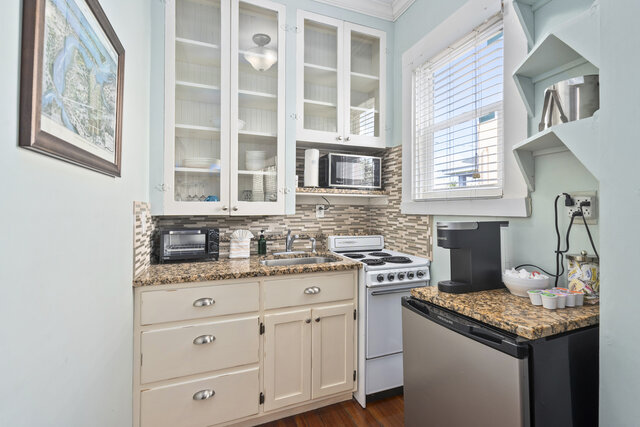 Image 6 for Room 9 (Luxury Suite Queen)