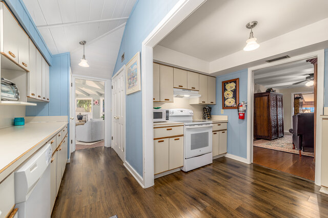 Image 13 for Waterview Suite