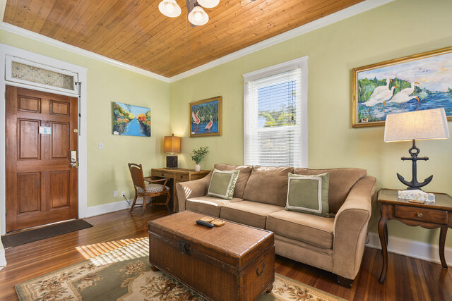 Image 3 for Room 12 (Luxury Suite Queen)