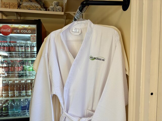 Image 3 for 09.) OCI Bathrobe