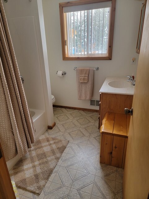 Image 14 for The Norwegian Woods Riverfront Cabin