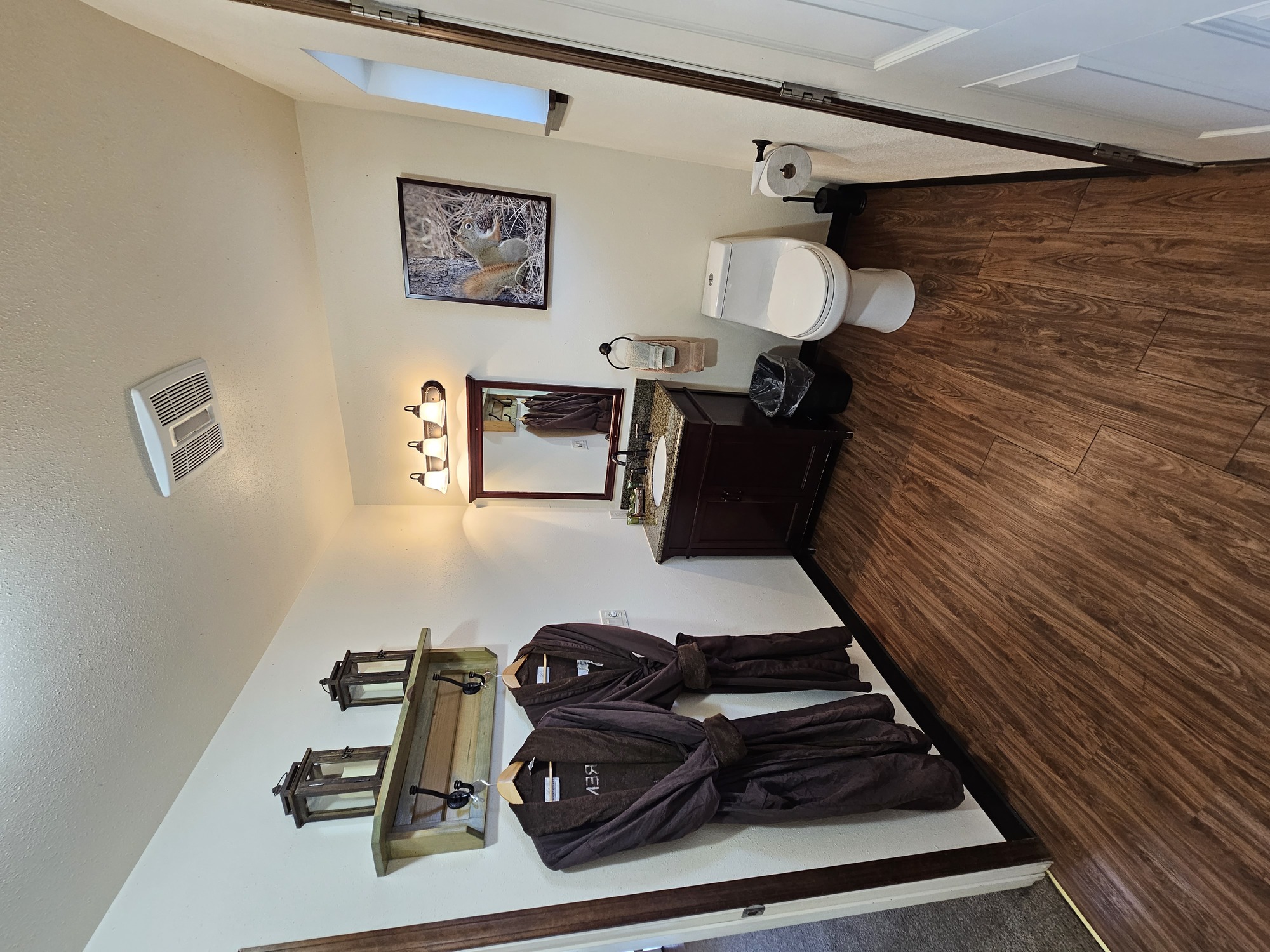 Crystal Crane Hot Springs in Burns, Oregon Pinecone Suite