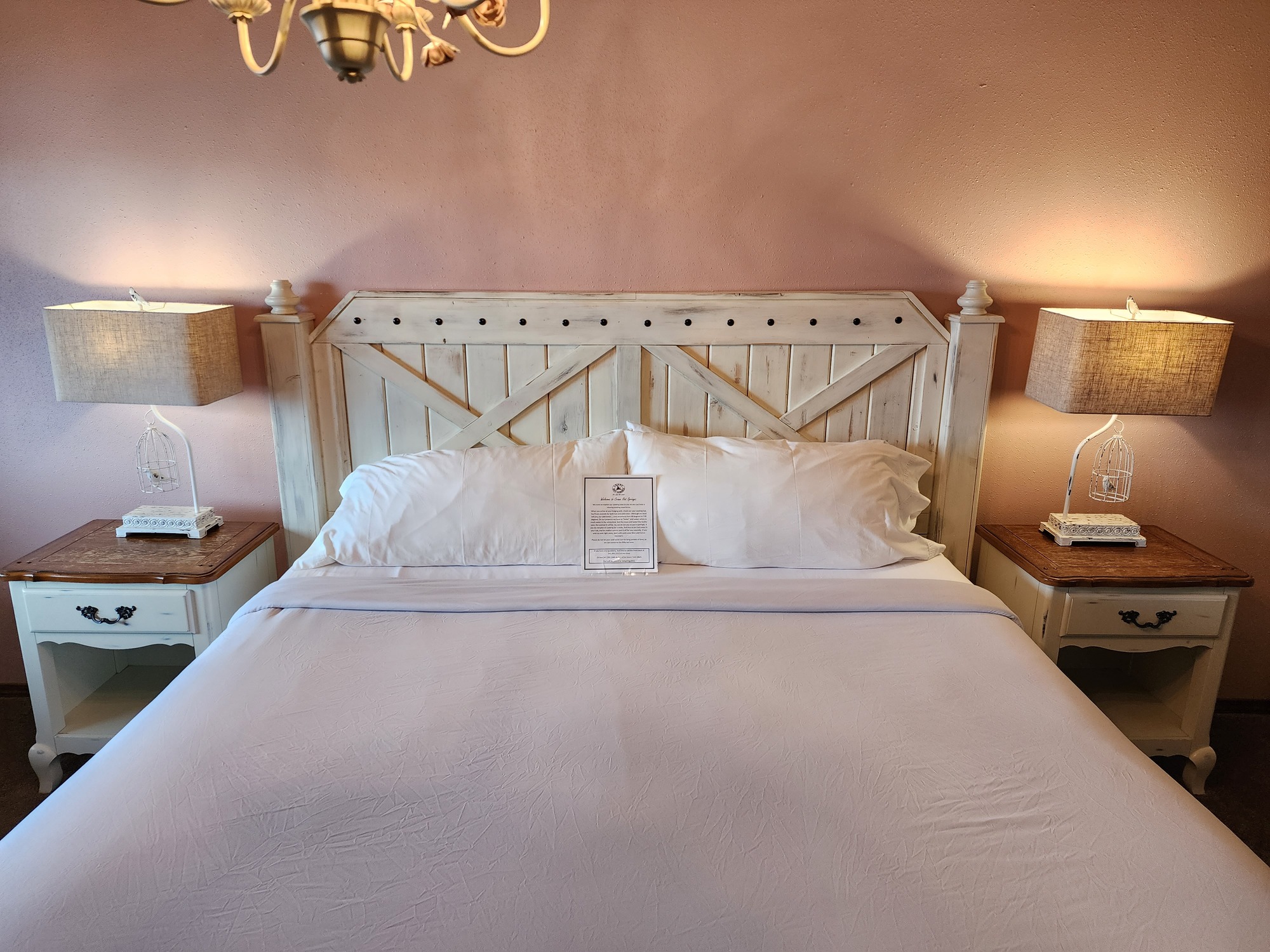 Crystal Crane Hot Springs in Burns, Oregon French Country Suite