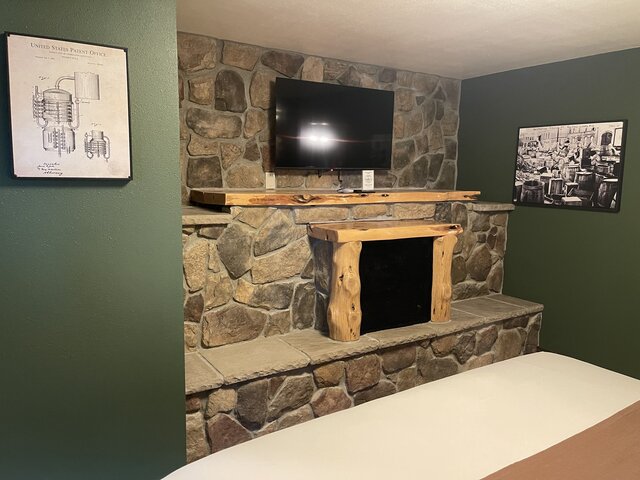 Image 4 for Whiskey Suite